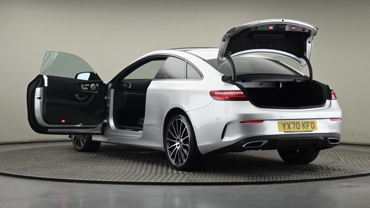 Mercedes-Benz E Class Image 29