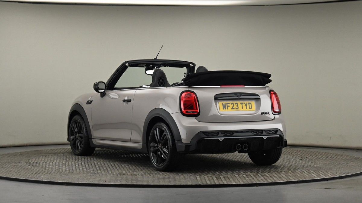 MINI Convertible Image 23