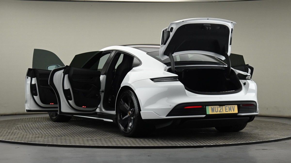 Porsche Taycan Image 29