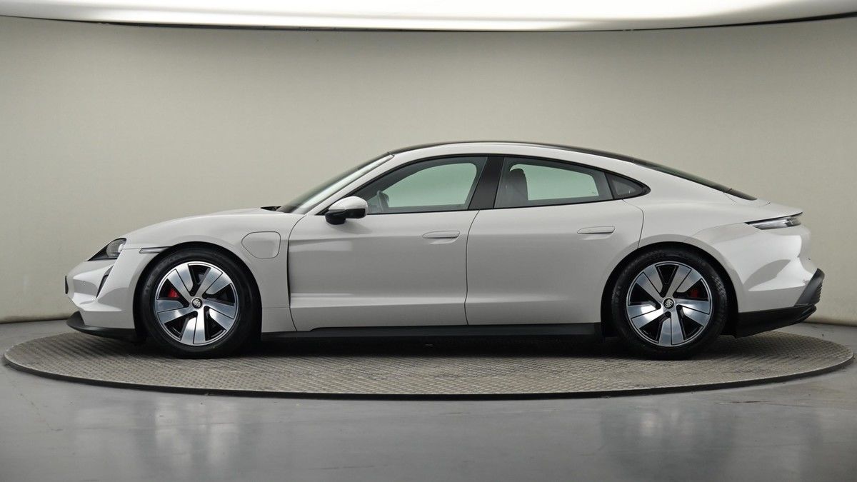 Porsche Taycan Image 23