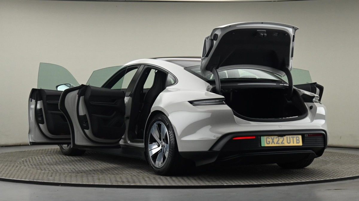 Porsche Taycan Image 29