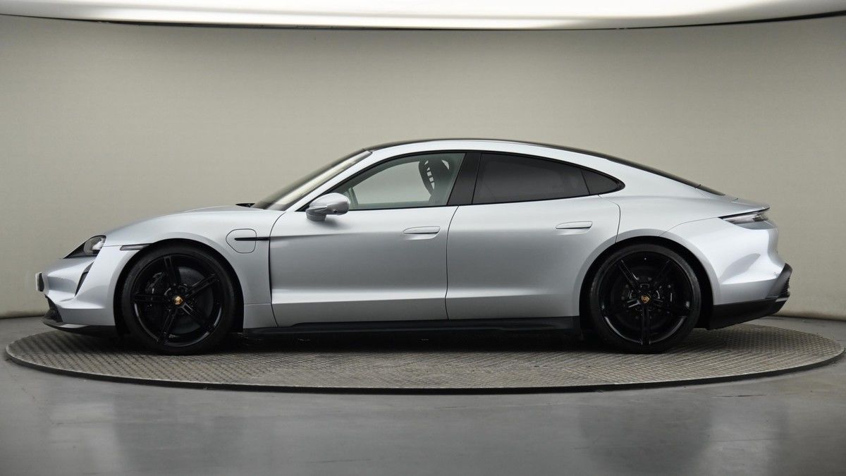 Porsche Taycan Image 23