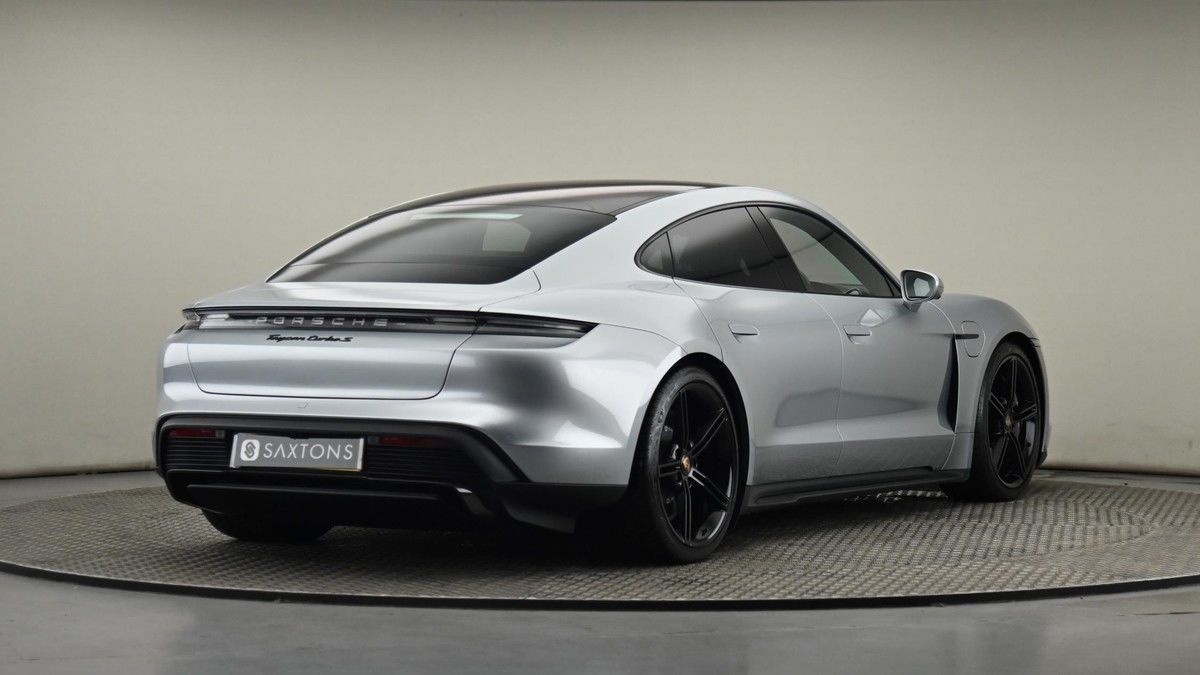 Porsche Taycan Image 26