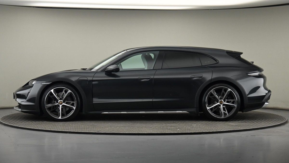 Porsche Taycan Image 23