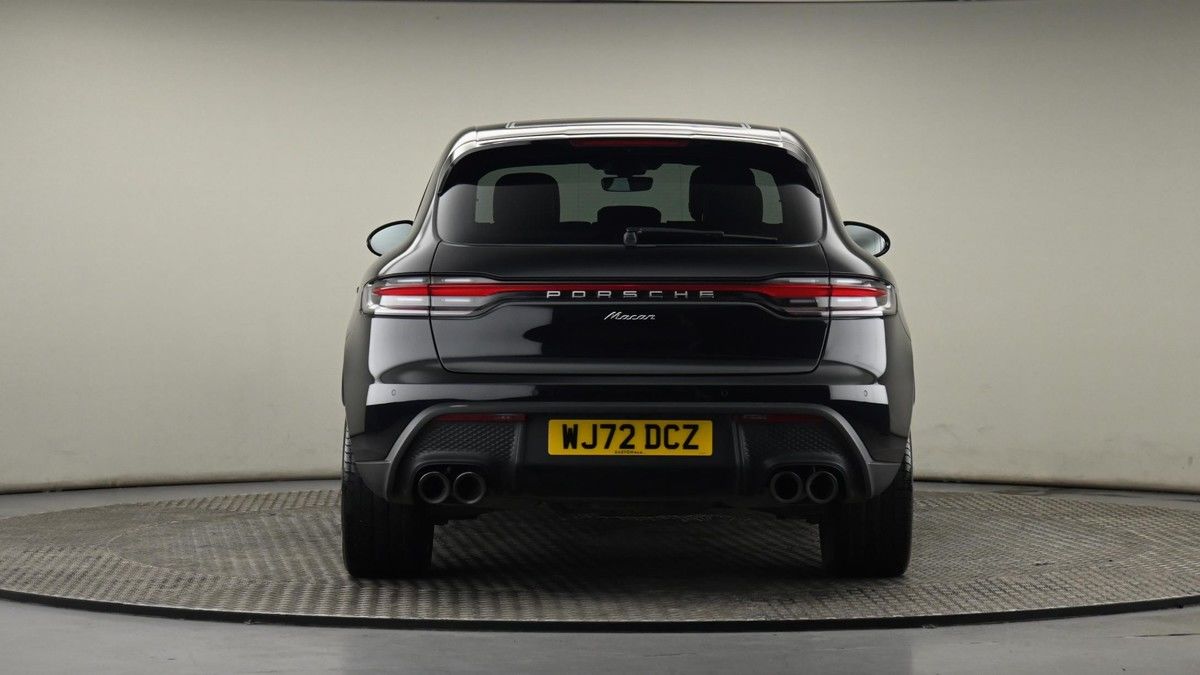 Porsche Macan Image 25