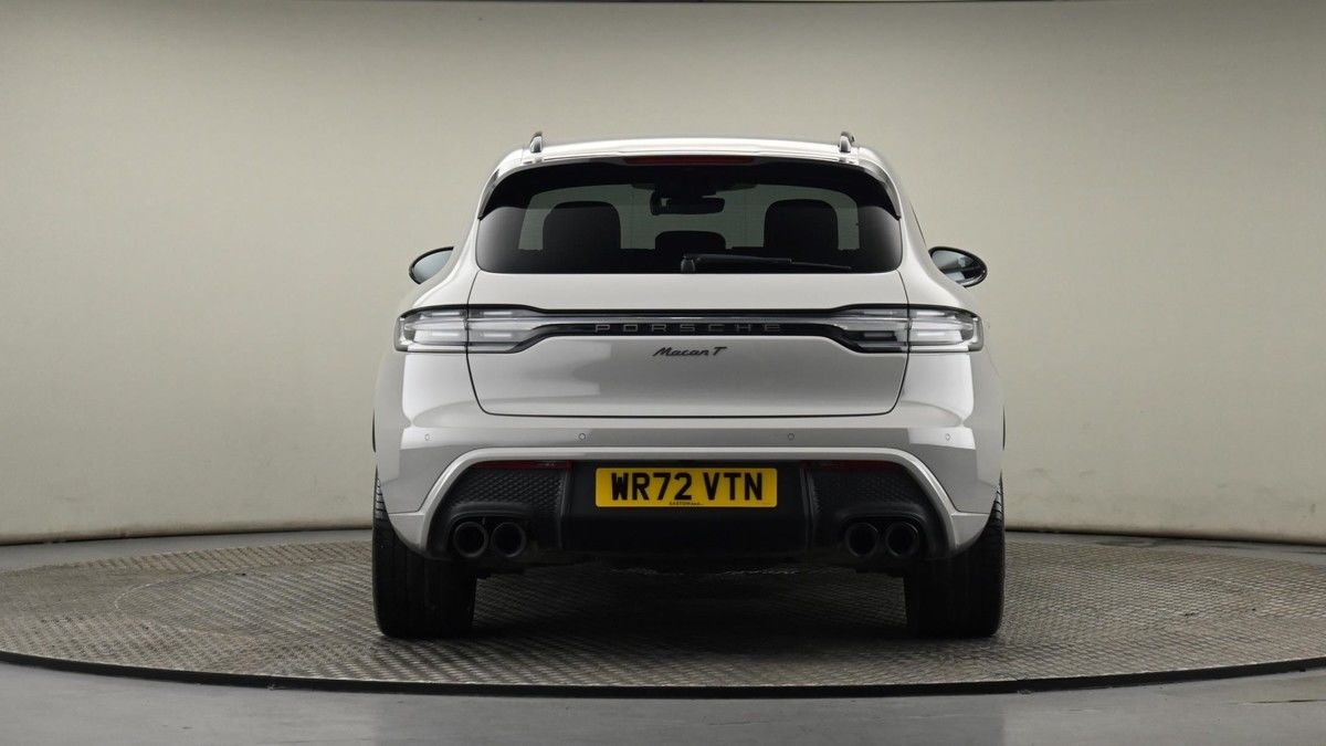 Porsche Macan Image 25