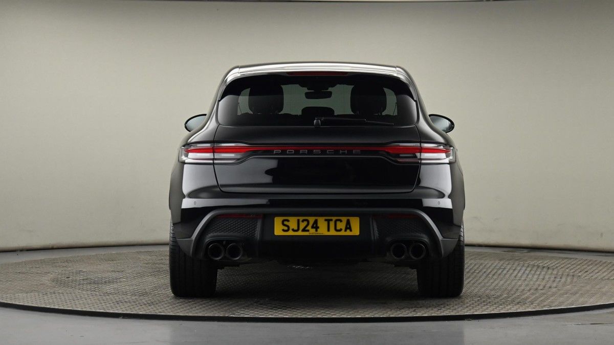 Porsche Macan Image 25