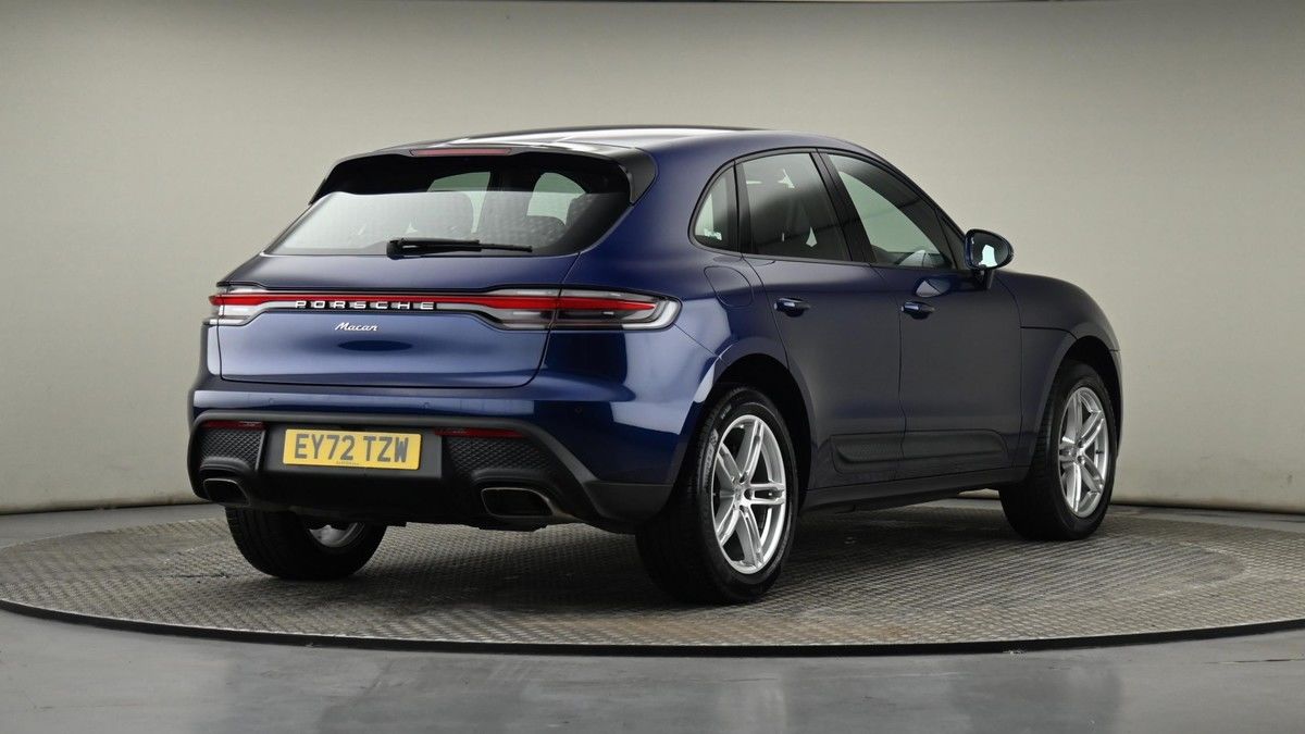 Porsche Macan Image 25