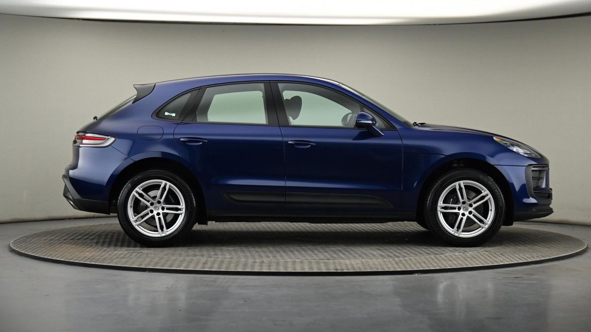 Porsche Macan Image 26