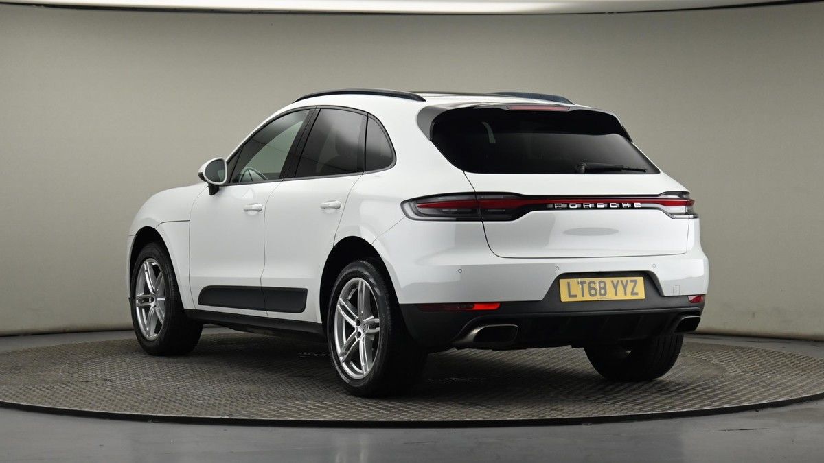 Porsche Macan Image 24