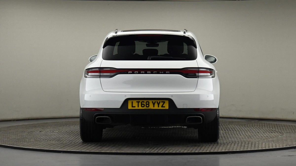 Porsche Macan Image 25