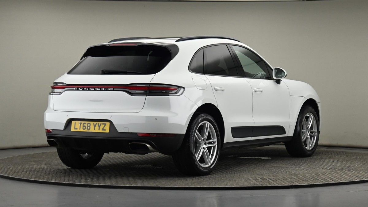 Porsche Macan Image 26