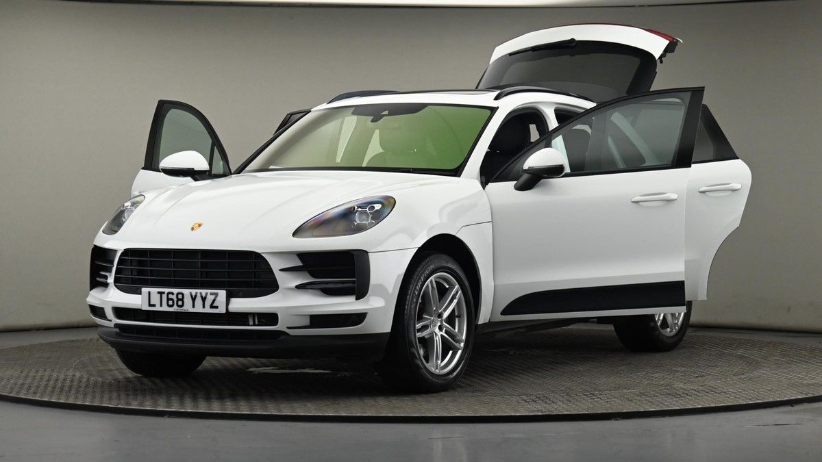Porsche Macan Image 28