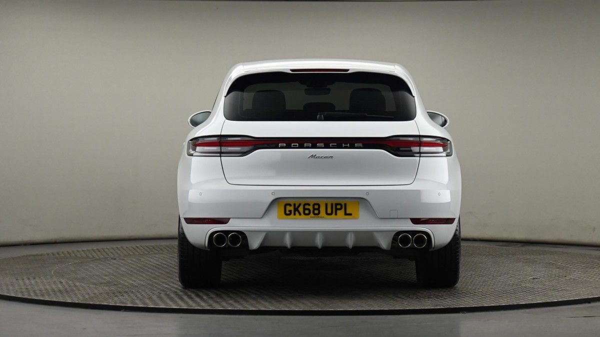 Porsche Macan Image 24