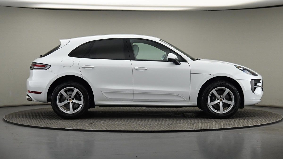 Porsche Macan Image 26