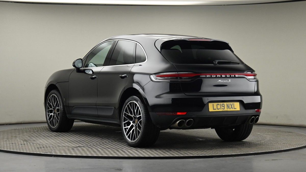 Porsche Macan Image 24