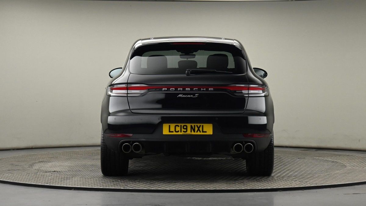 Porsche Macan Image 25