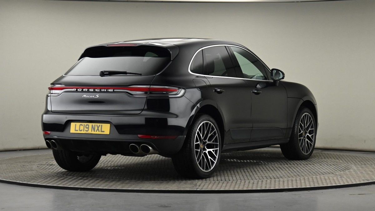 Porsche Macan Image 26