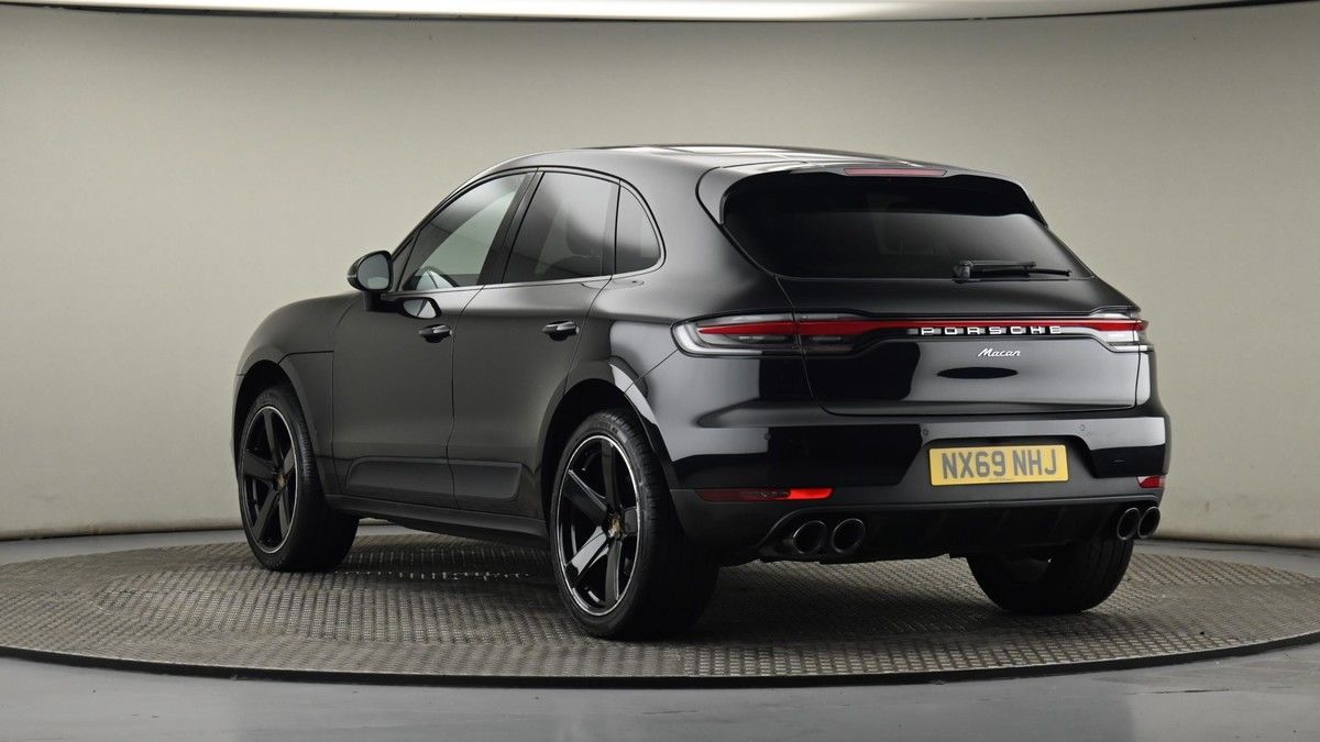 Porsche Macan Image 24