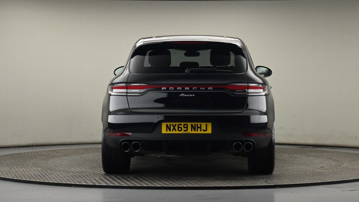 Porsche Macan Image 25