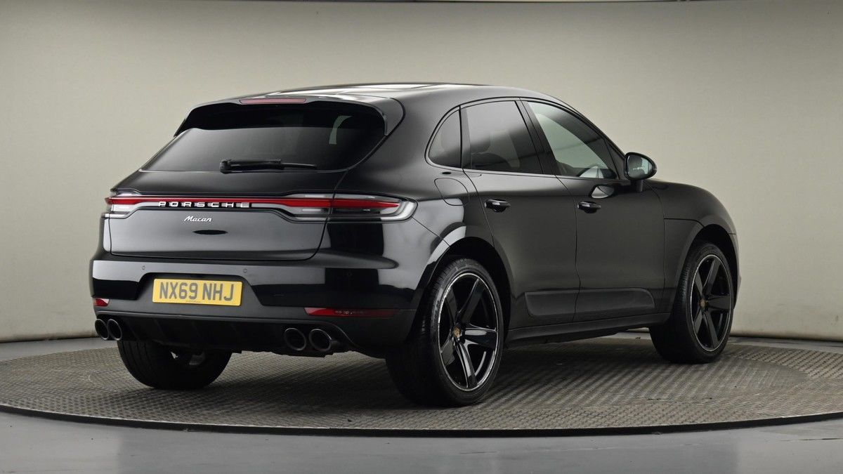 Porsche Macan Image 26