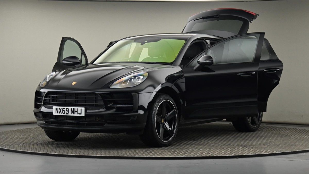 Porsche Macan Image 28