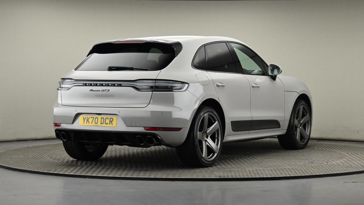 Porsche Macan Image 25