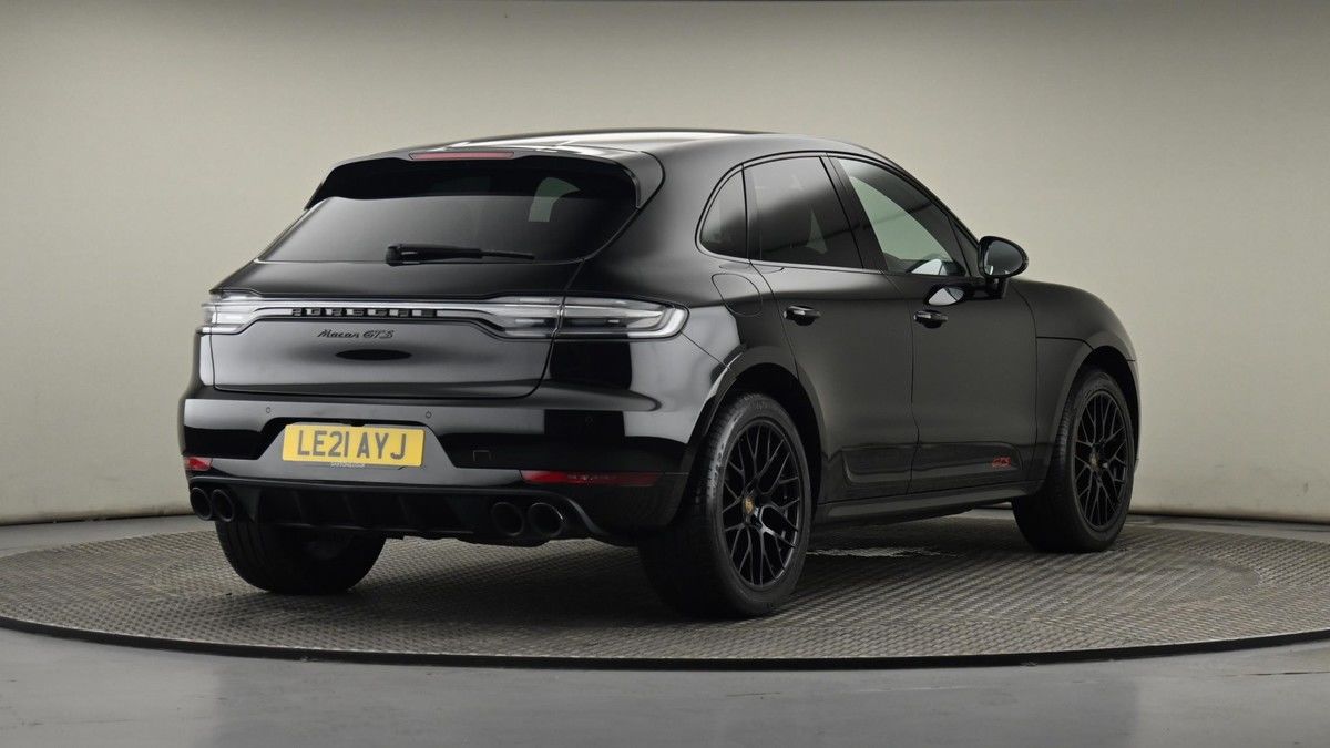 Porsche Macan Image 25