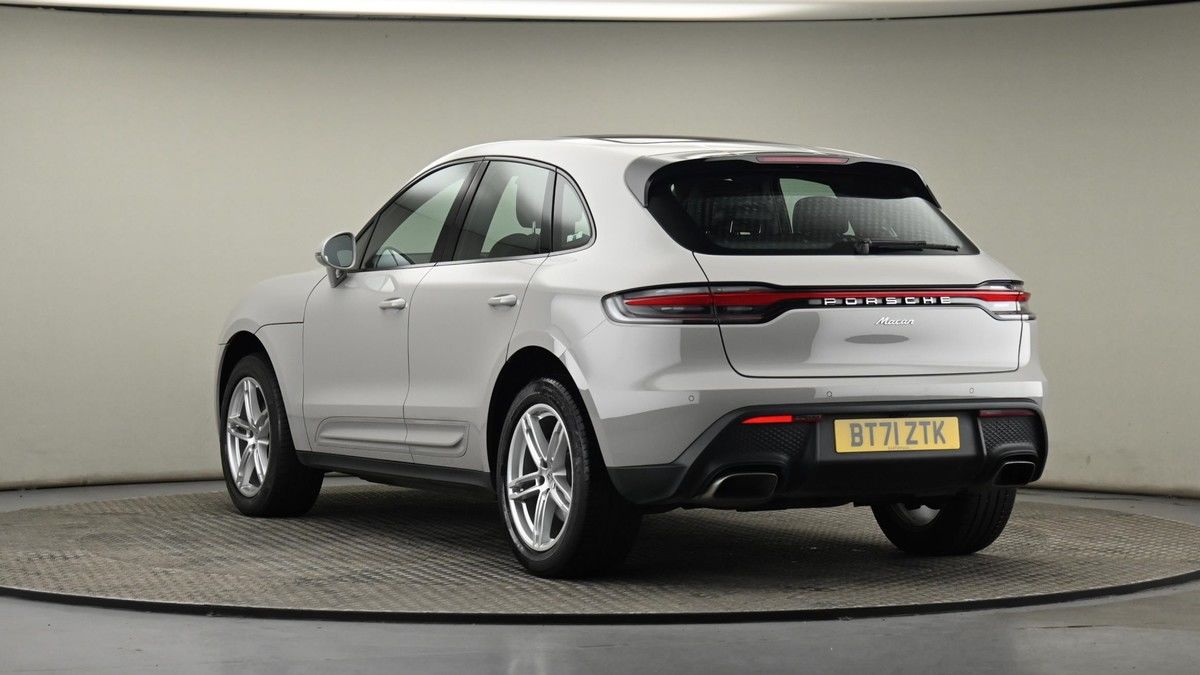 Porsche Macan Image 24
