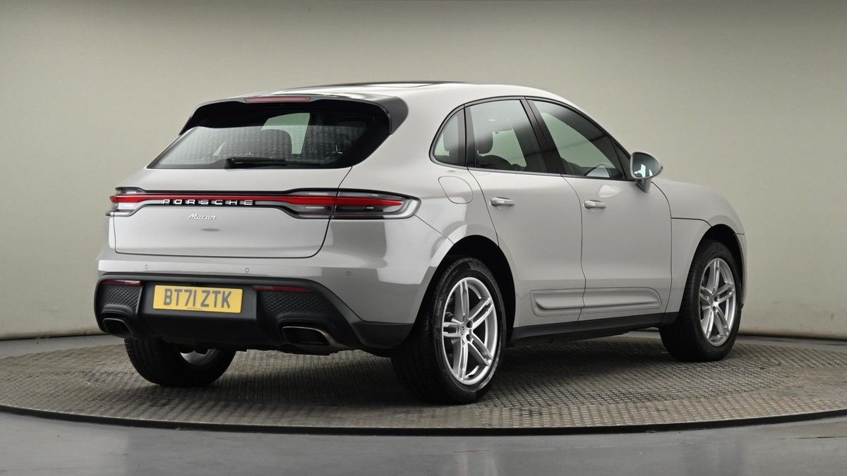 Porsche Macan Image 26