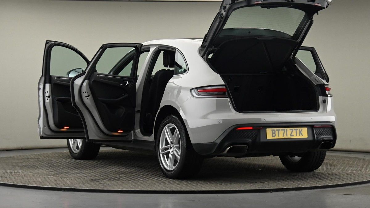 Porsche Macan Image 29