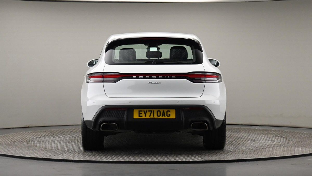 Porsche Macan Image 25