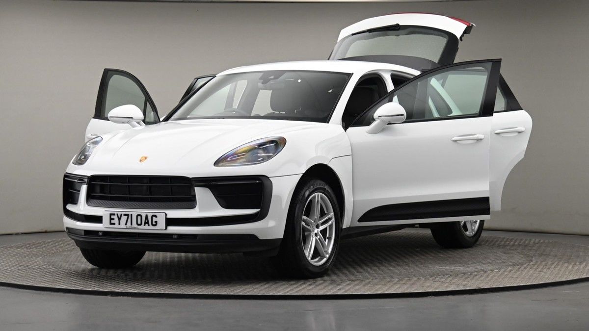 Porsche Macan Image 28