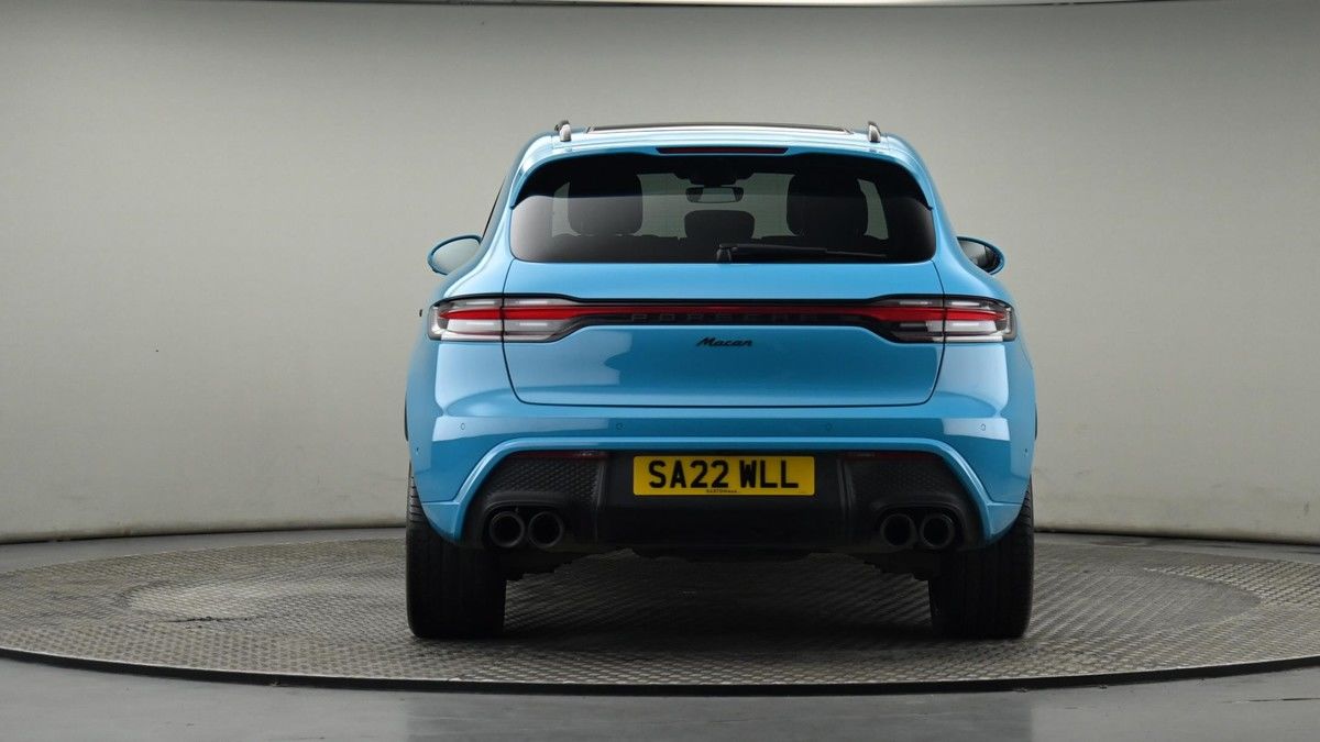 Porsche Macan Image 25