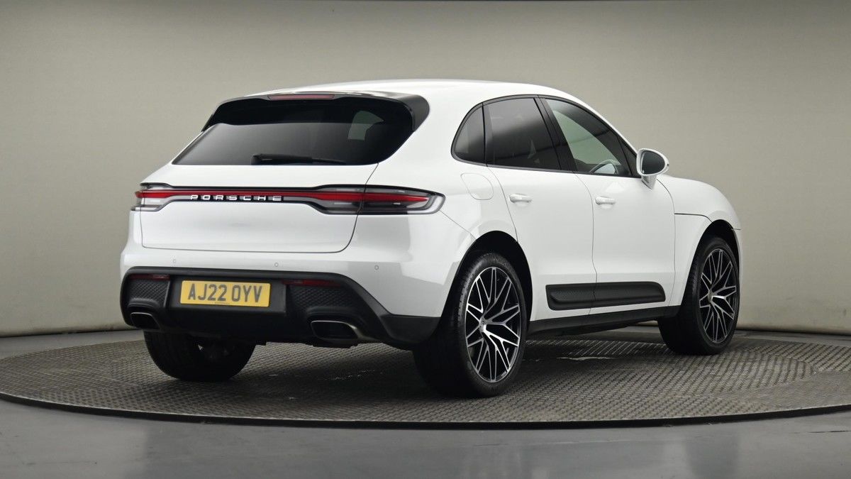 Porsche Macan Image 25