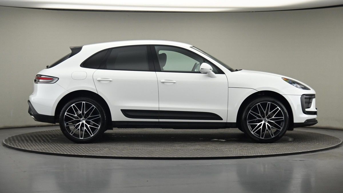 Porsche Macan Image 26