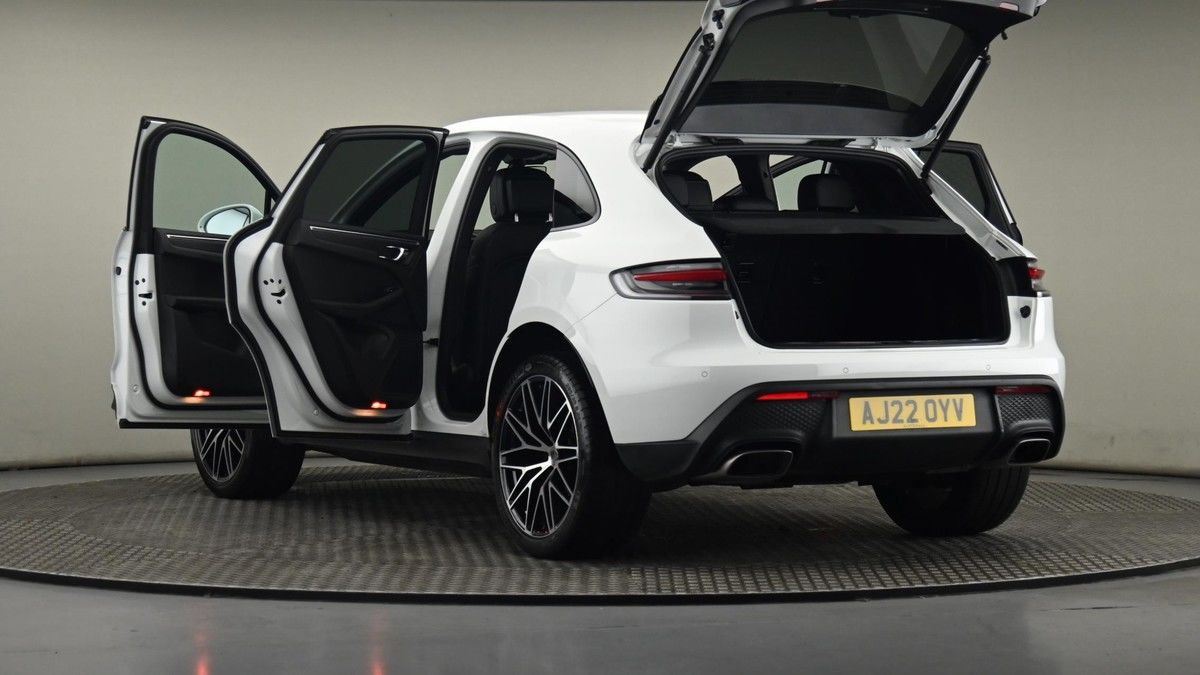 Porsche Macan Image 28