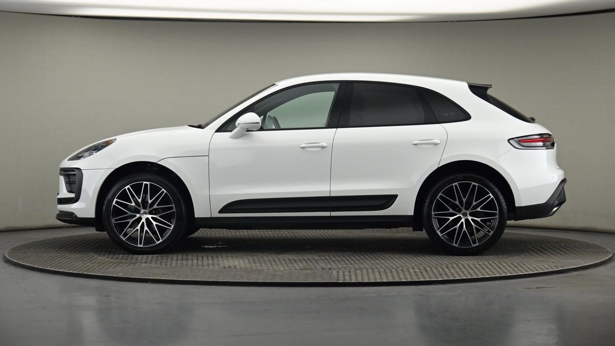Porsche Macan Image 23