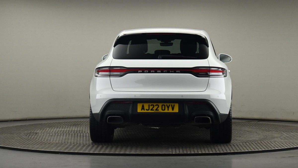 Porsche Macan Image 25