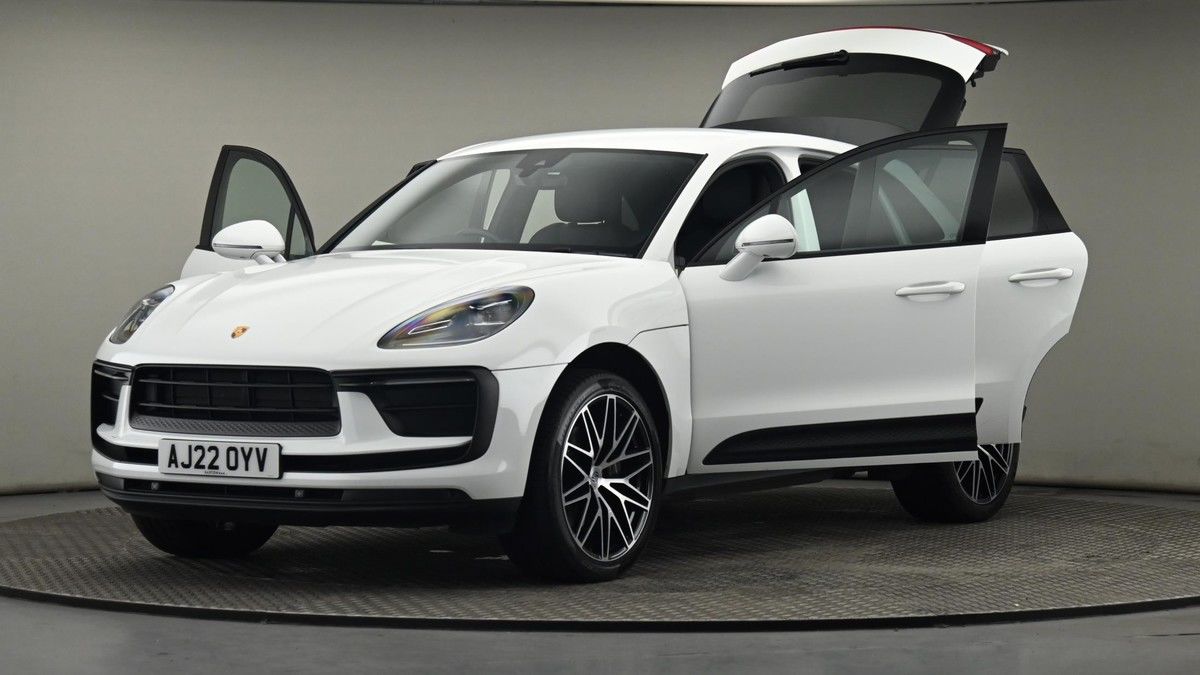 Porsche Macan Image 28