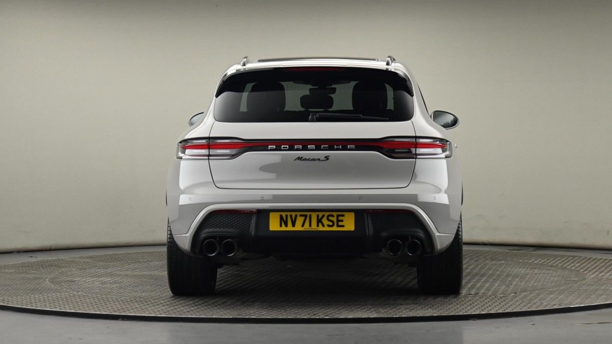 Porsche Macan Image 25