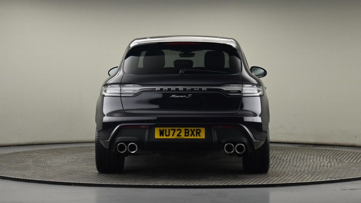 Porsche Macan Image 25