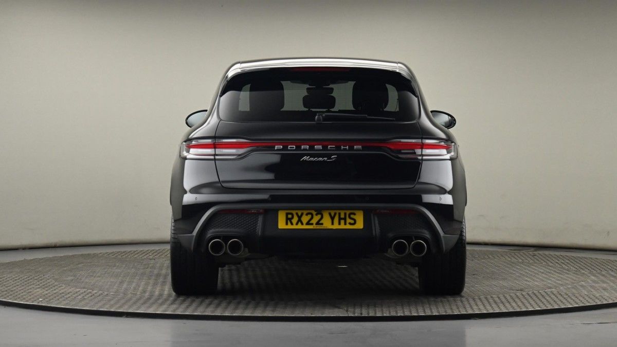 Porsche Macan Image 25