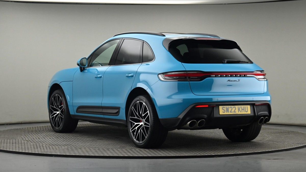 Porsche Macan Image 24