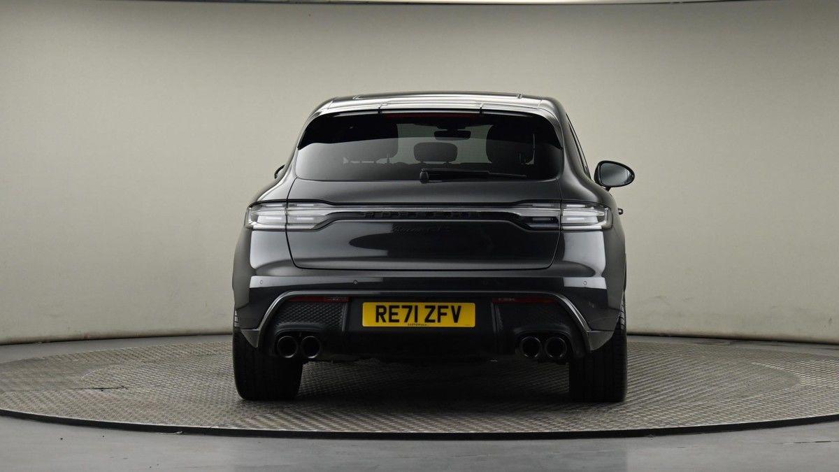 Porsche Macan Image 25