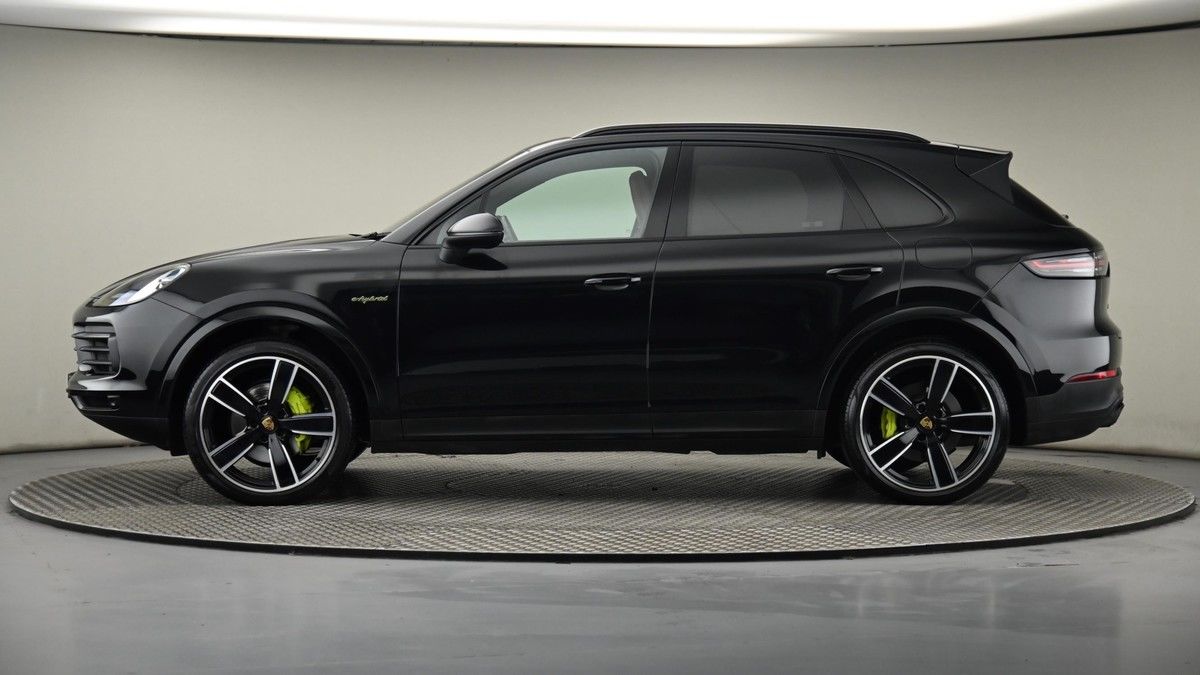 Porsche Cayenne Image 23