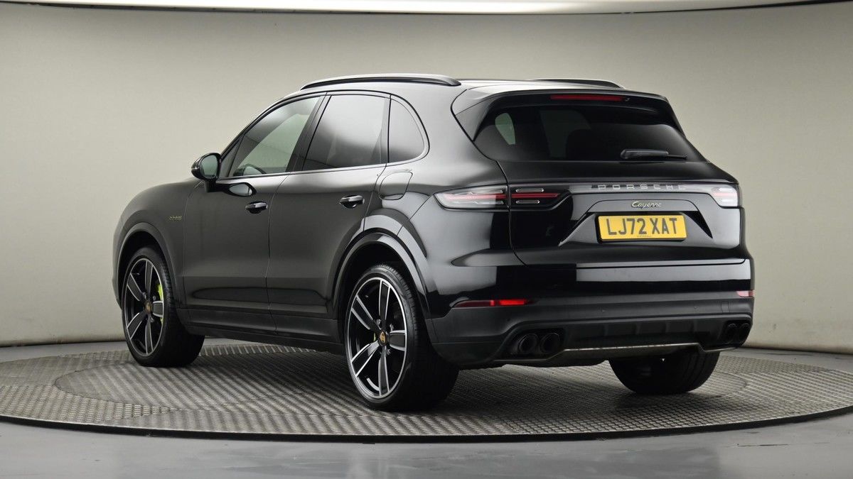 Porsche Cayenne Image 24