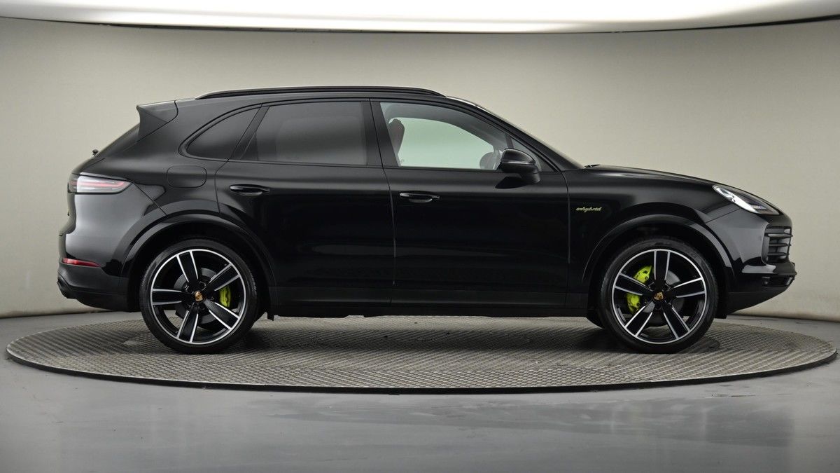 Porsche Cayenne Image 27