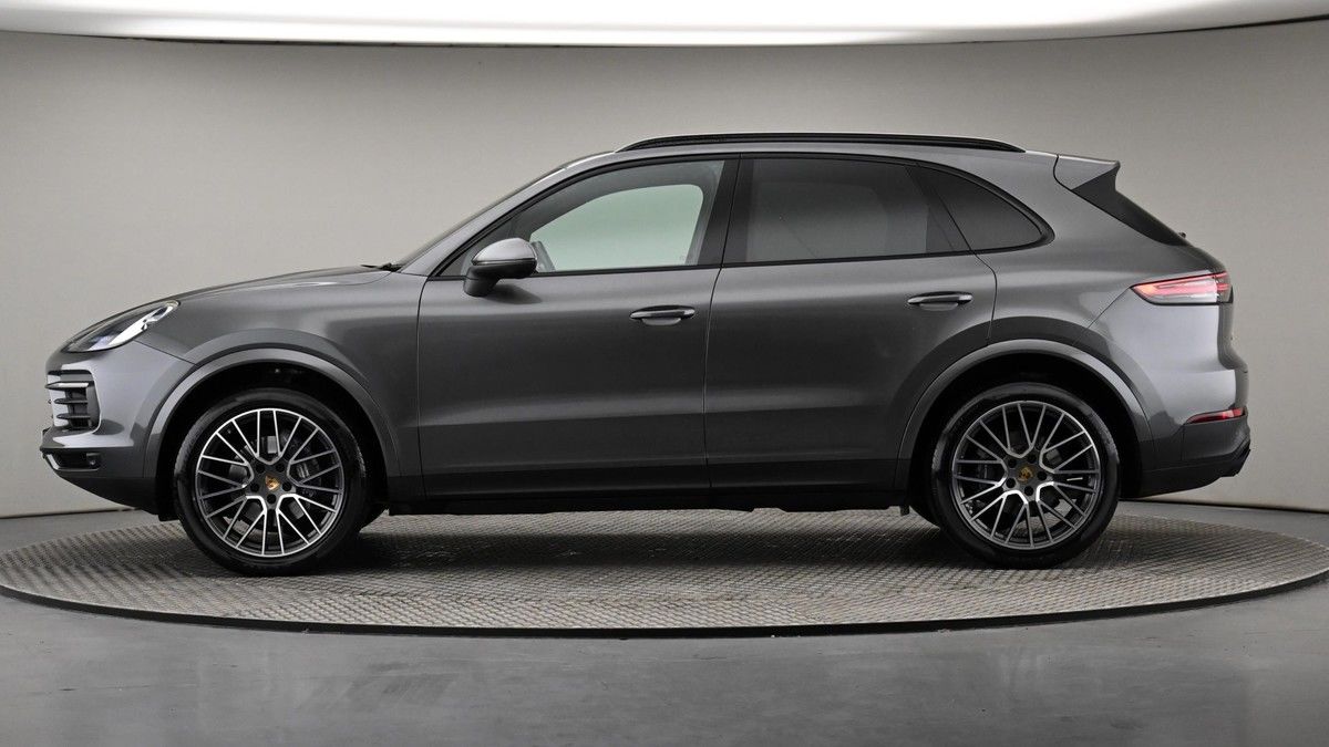 Porsche Cayenne Image 23