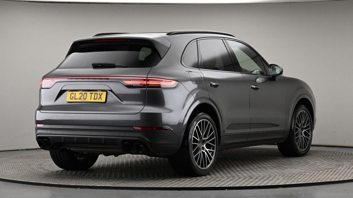 Porsche Cayenne Image 26